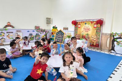 HOẠT ĐỘNG TRẢI NGHIỆM: LÀM LỒNG ĐÈN YÊU THƯƠNG – TRƯỜNG MẦM NON NGUYÊN LÝ