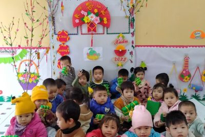 HOẠT ĐỘNG TRẢI NGHIỆM CHO BÉ GÓI BÁNH CHƯNG NGÀY TẾT